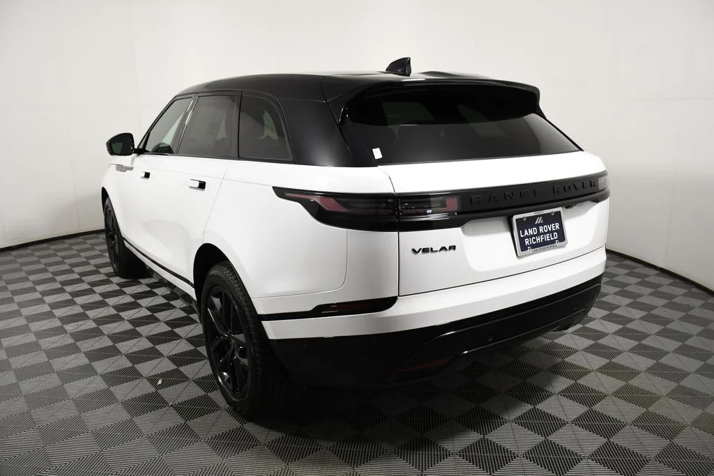 Certified Used 2026 Ostuni Pearl White Premium Metallic Land Rover Dynamic SE image 4