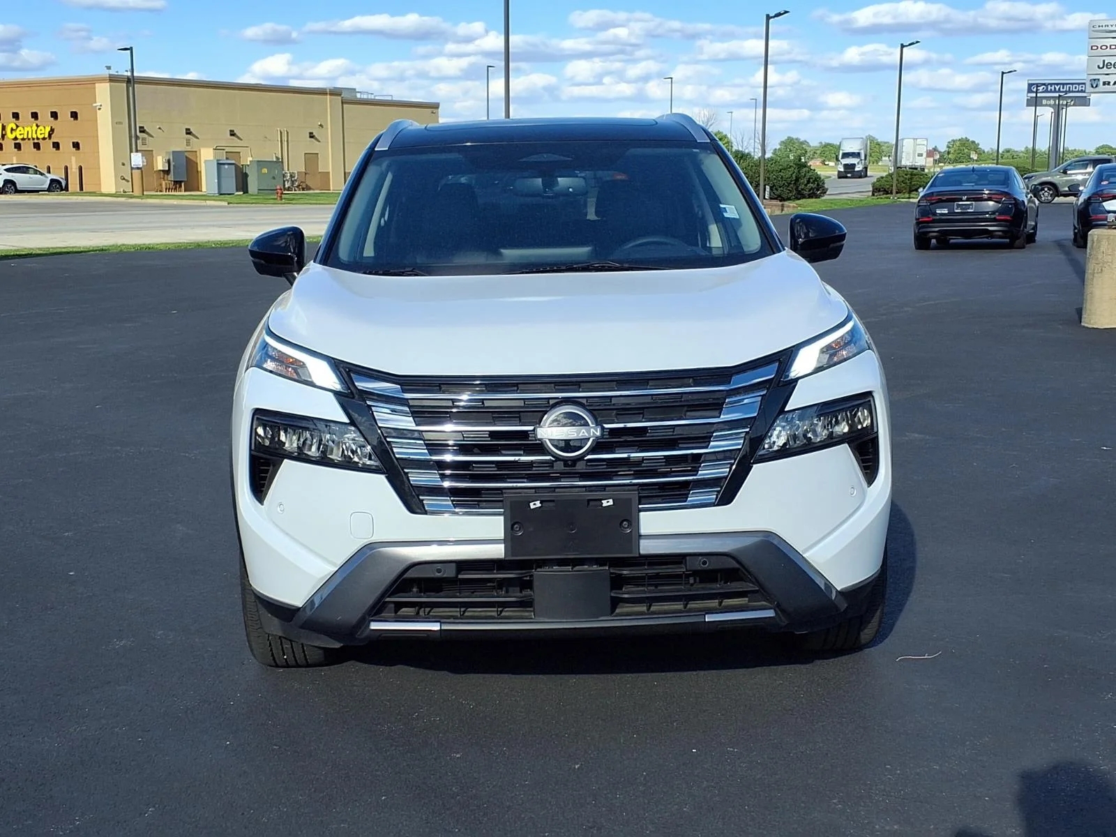 Used 2025 Everest White Pearl Nissan SL image 20