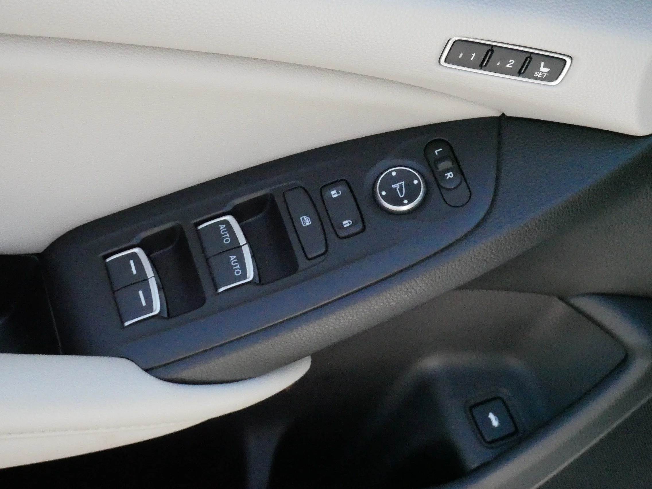 Used 2019 Platinum White Pearl Honda Touring image 19