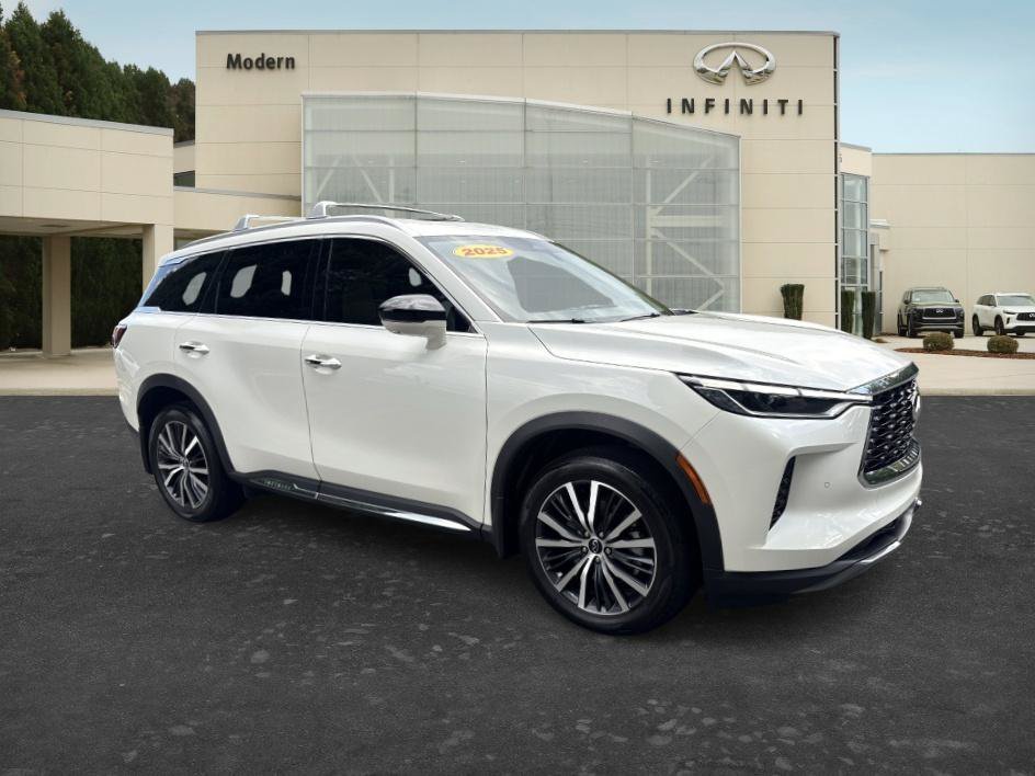 Certified Used 2025 Majestic White INFINITI SENSORY image 2