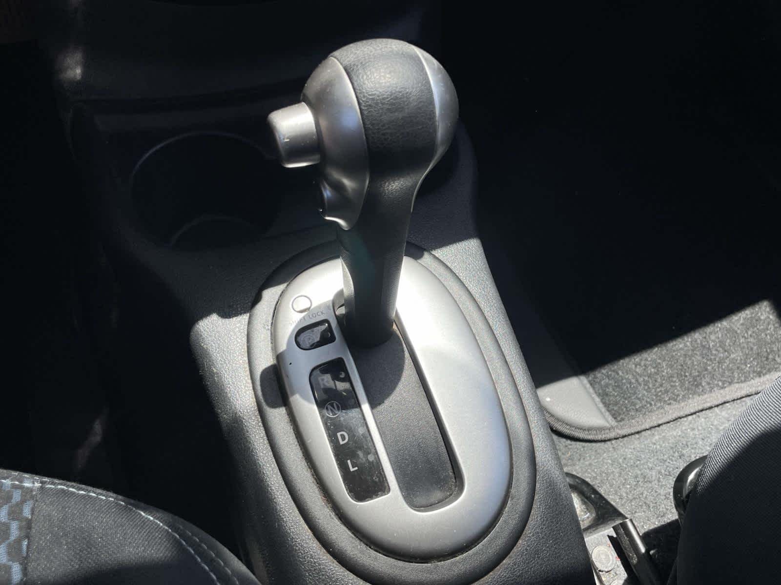 Used 2014 Metallic Peacock Nissan SV image 23
