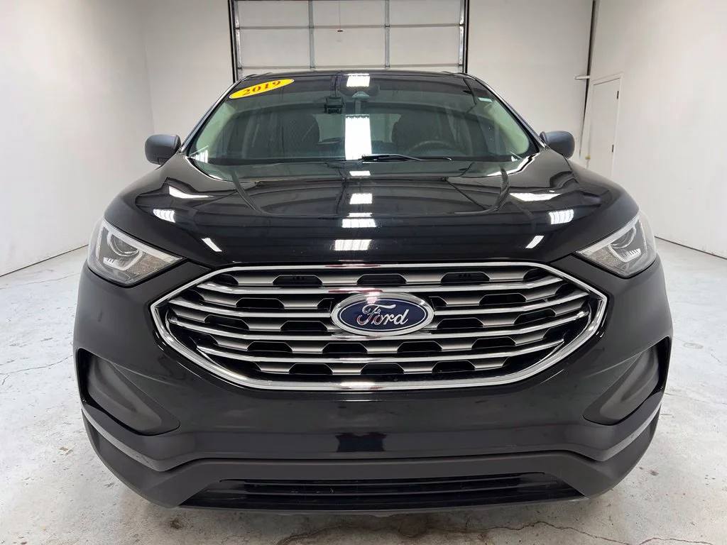 Used 2019 Black Ford SE image 13