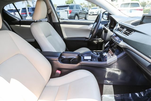 Used 2013 Black Lexus 200h image 20