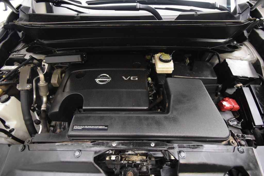 Used 2016 Silver Nissan Platinum image 25