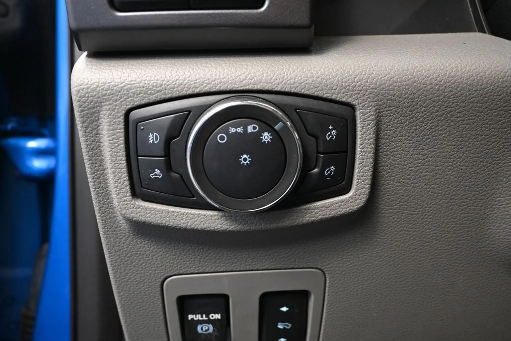 Used 2020 Blue Ford XLT image 32