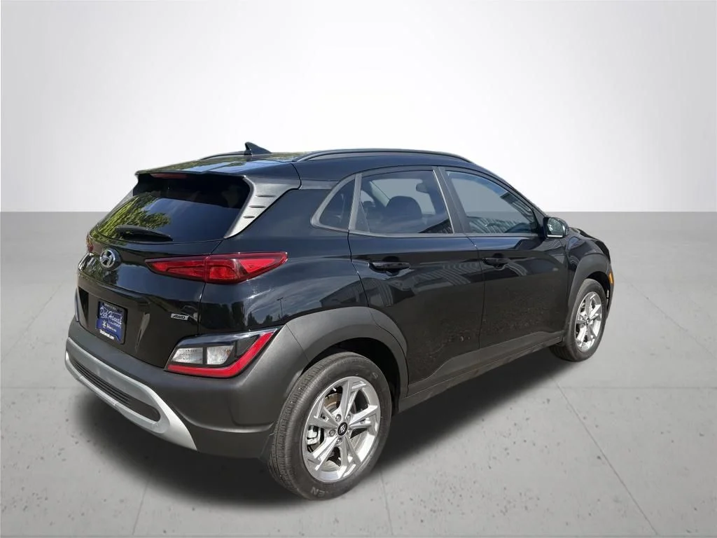 Used 2022 Black Hyundai SEL image 3
