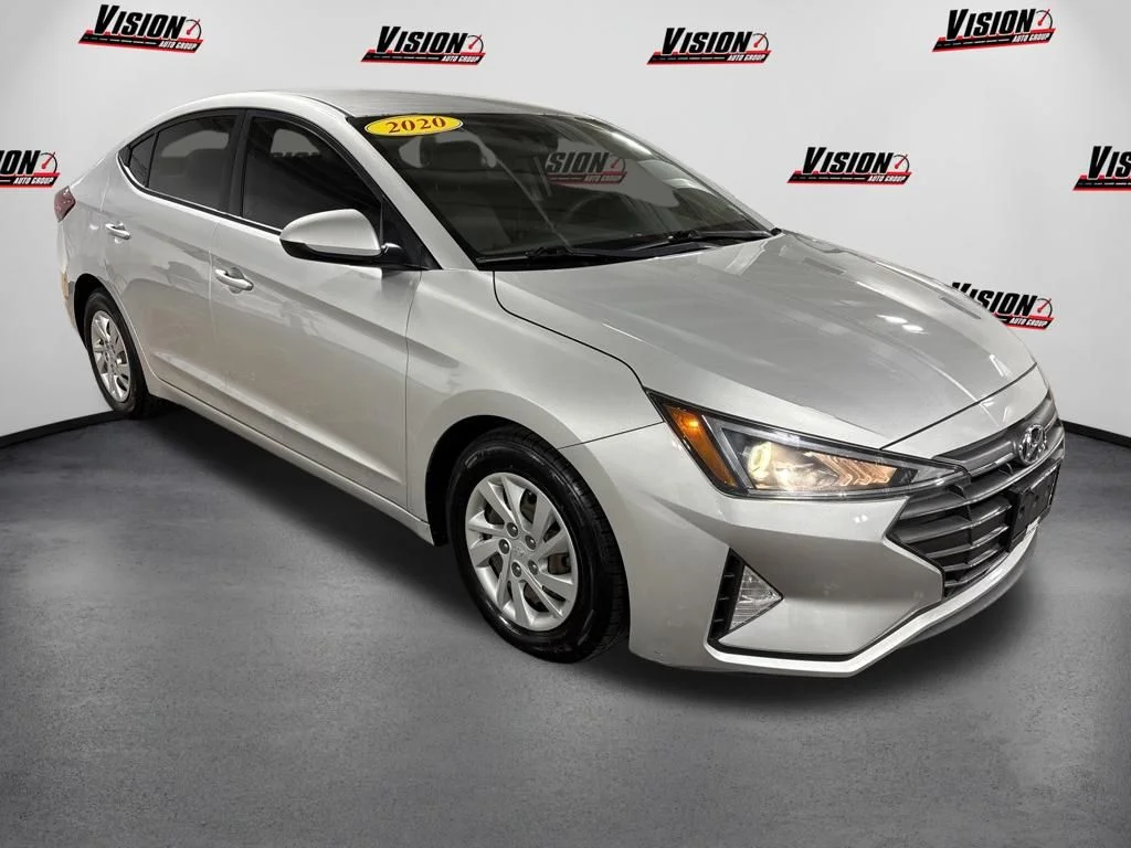 Used 2020 Silver Hyundai SE image 3