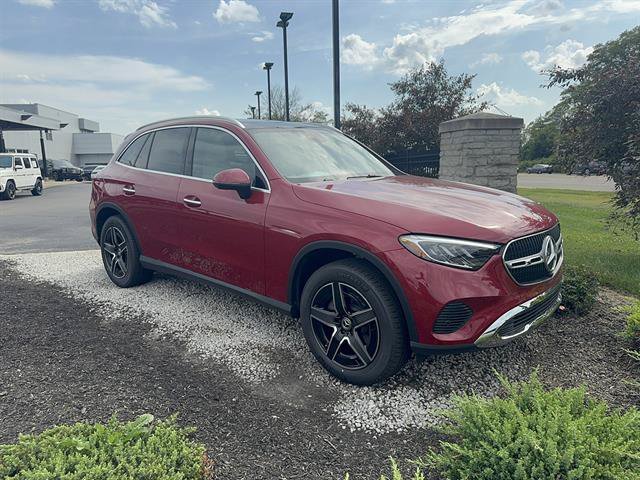 New 2026 MANUFAKTUR Patagonia Red Metallic Mercedes-Benz GLC 300 4MATIC® image 21