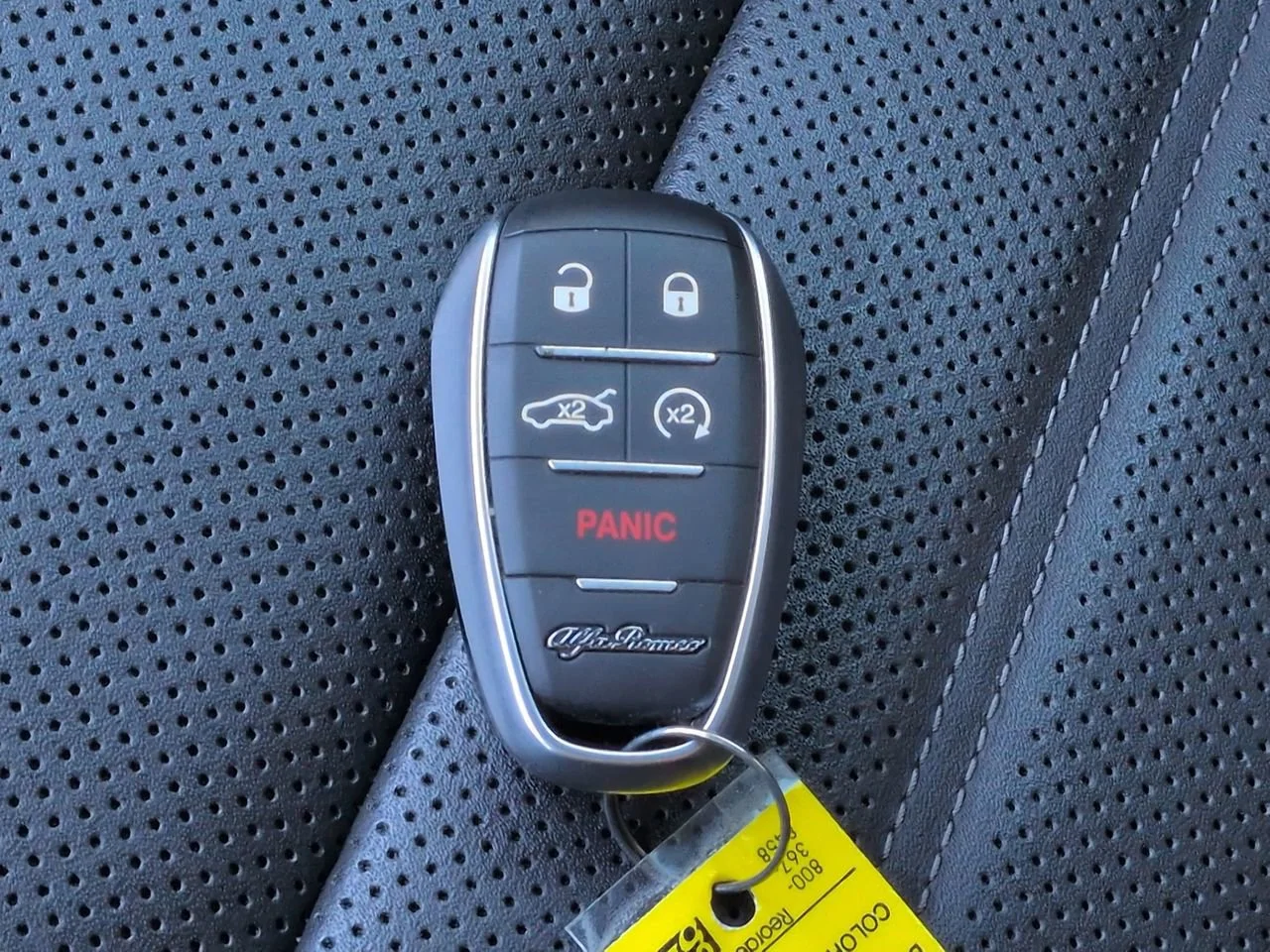 Used 2024 Grigio Alfa Romeo Ti image 27