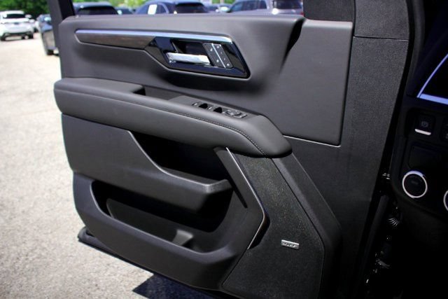 2026 Chevrolet Suburban LT - Photo 12