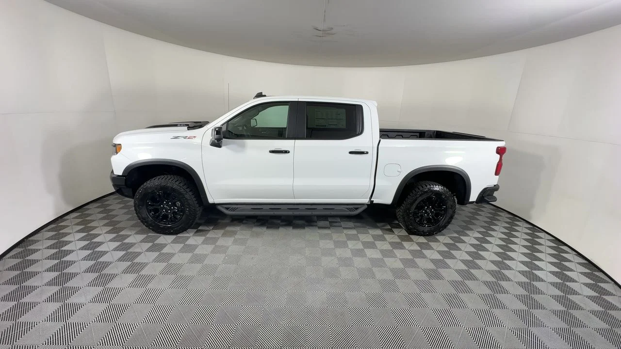 New 2026 Summit White Chevrolet ZR2 image 100