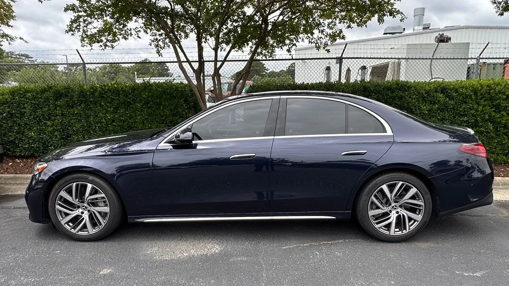 Used 2025 Nautical Blue Metallic Mercedes-Benz E 450 image 9
