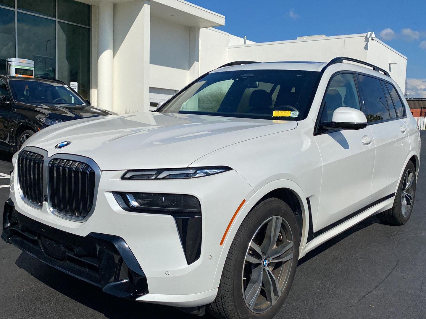 Used 2024 Mineral White Metallic BMW xDrive40i image 11
