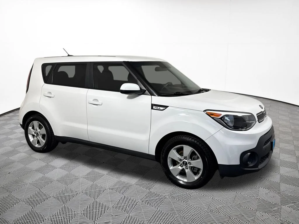 Used 2018 White Kia Base image 5