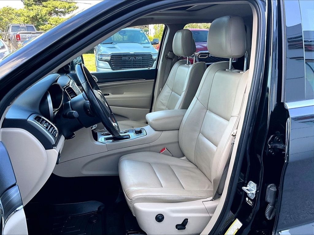 Used 2021 Diamond Black Crystal Pearlcoat Jeep Limited image 10