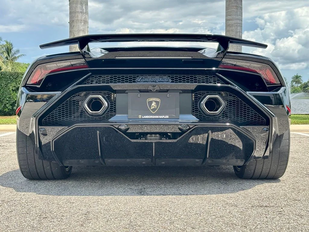 Used 2024 Nero Noctis Metallic Lamborghini  image 8