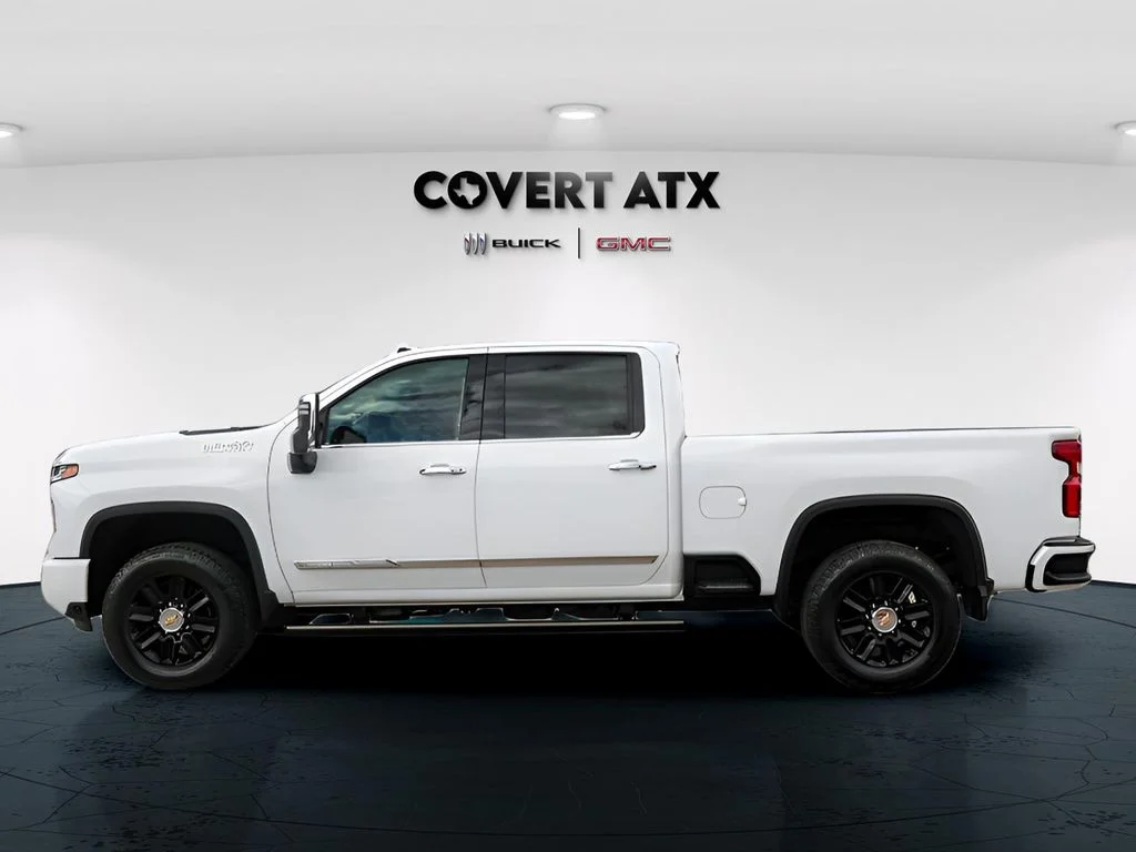 Used 2024 White Chevrolet High Country image 5