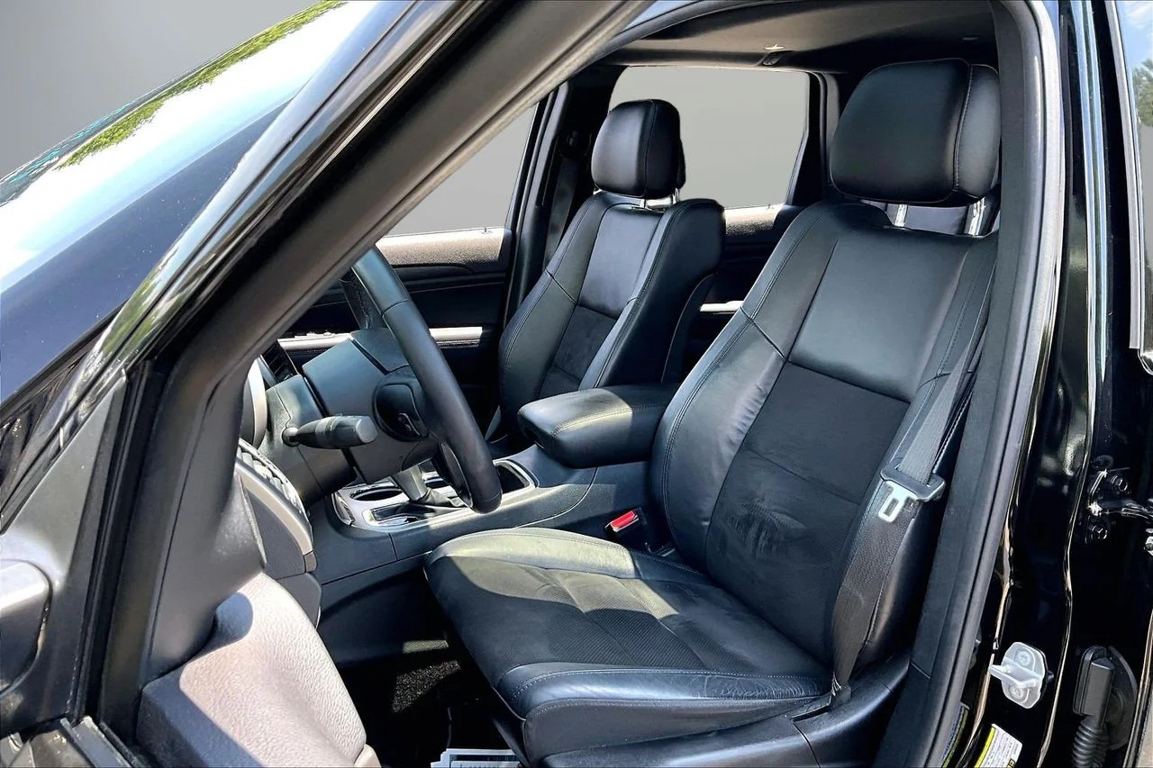 Certified Used 2018 Black Jeep Altitude image 22