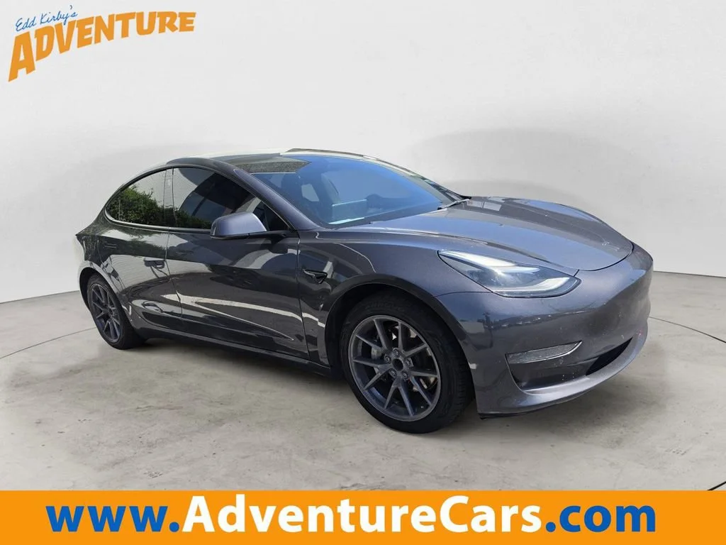 2021 Tesla Model 3 Standard Range Plus's photo