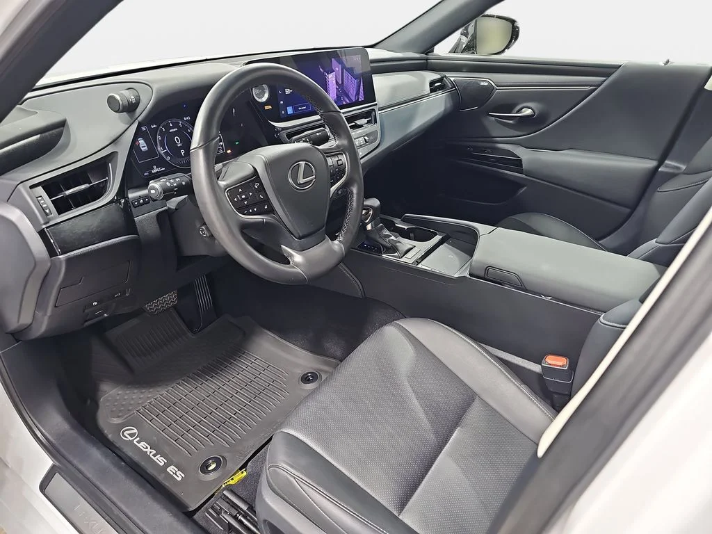 Used 2023 White Lexus 250 image 18