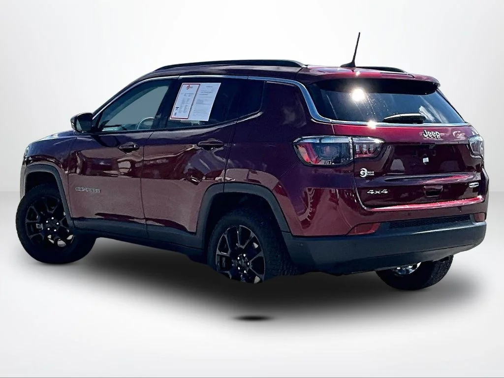 Used 2022 Red Jeep Latitude Lux image 14