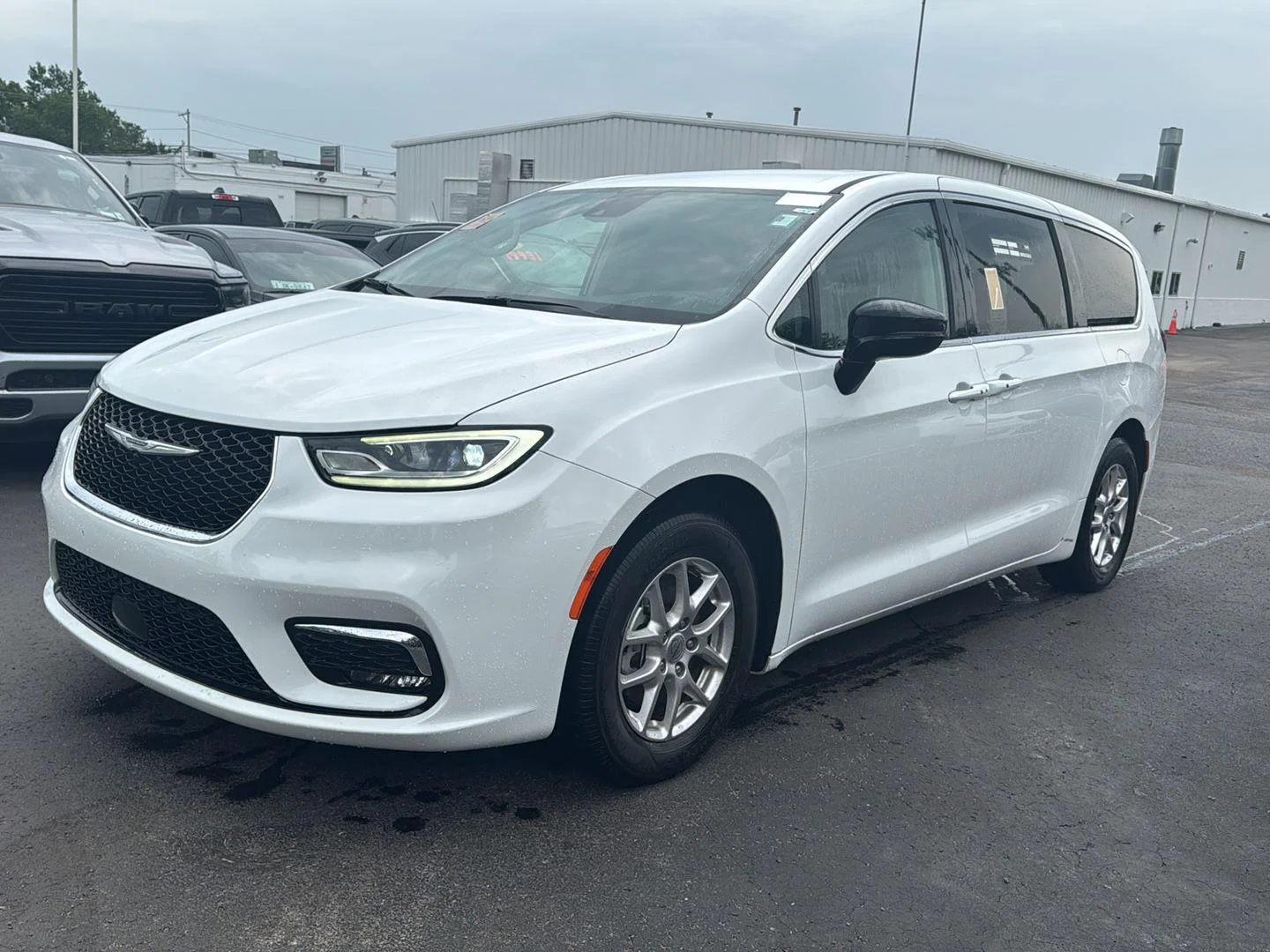 Used 2024 Bright White Clearcoat Chrysler Touring L image 10