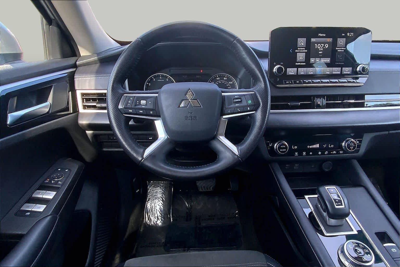 Pre-Owned 2024 Mitsubishi Outlander SE
