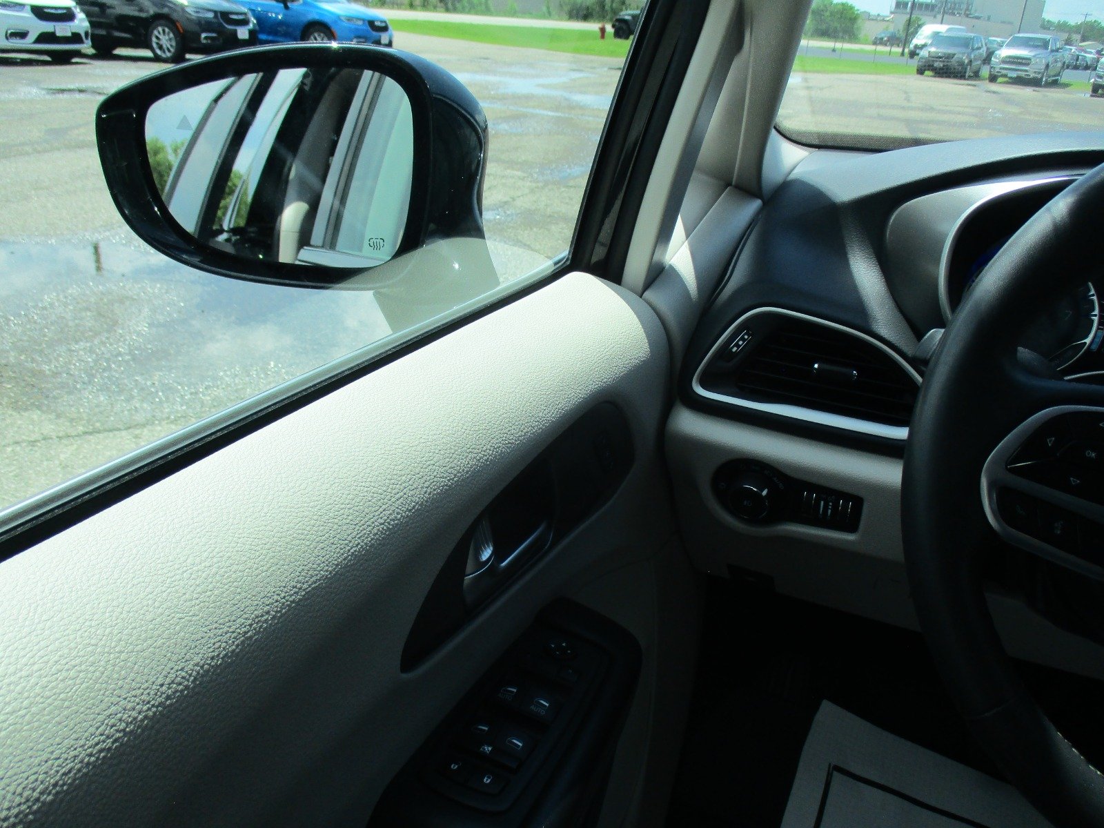 Used 2022 BLACK Chrysler Touring L image 16