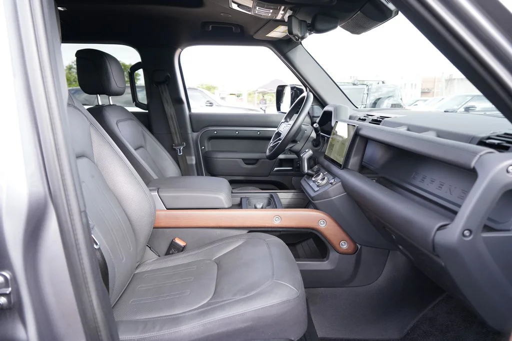 Used 2023 Gray Land Rover X image 21