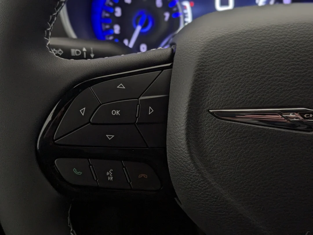 New 2026 White Chrysler Select - - AWD - 3.6L Pentastar V6 - Adaptive Cruise Control - Blind Spot Monitor & More! image 16