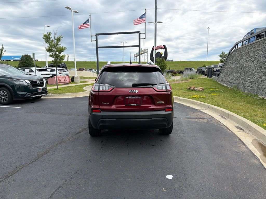 Used 2020 Red Jeep Latitude image 6