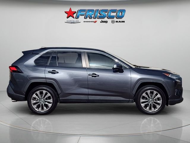Used 2019 Gray Toyota XLE Premium image 8