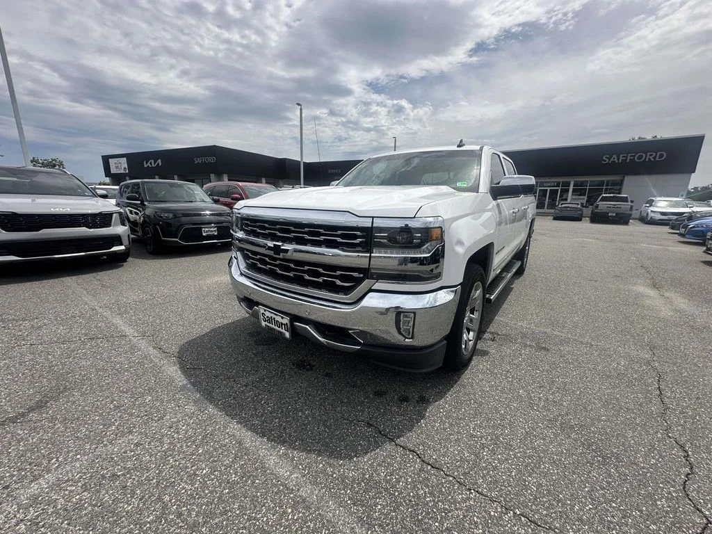 Used 2018 White Chevrolet LTZ image 11