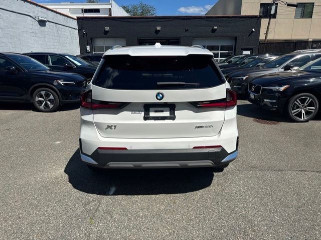 Used 2023 White BMW xDrive28i image 4