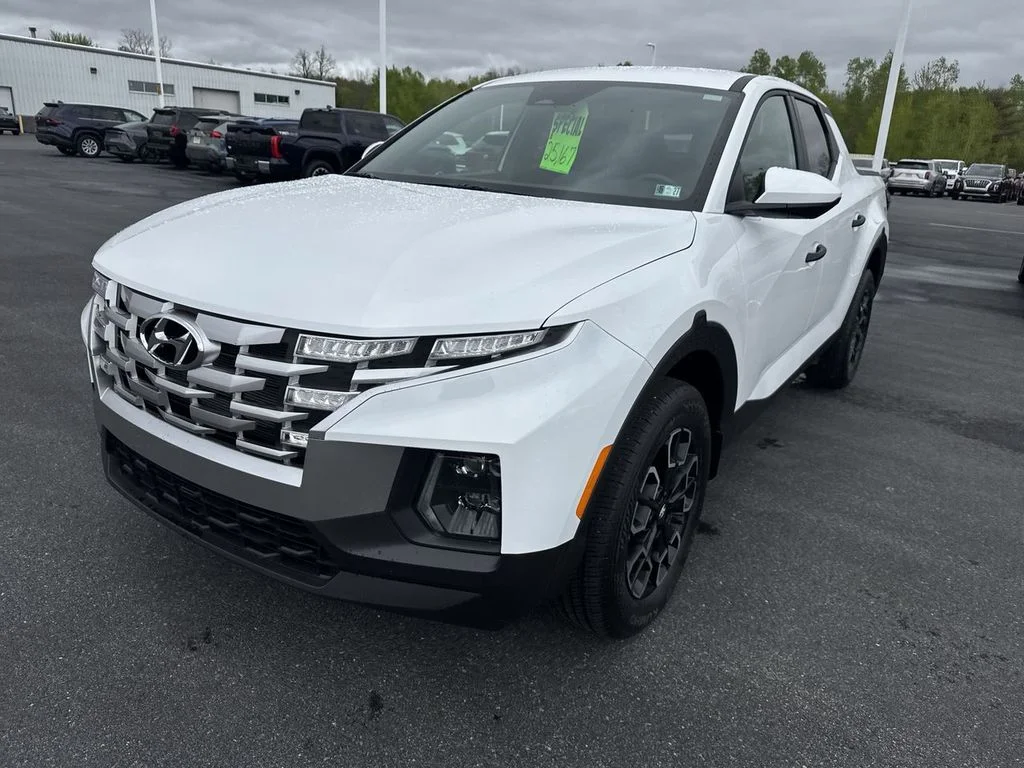 Used 2024 White Hyundai SE image 4