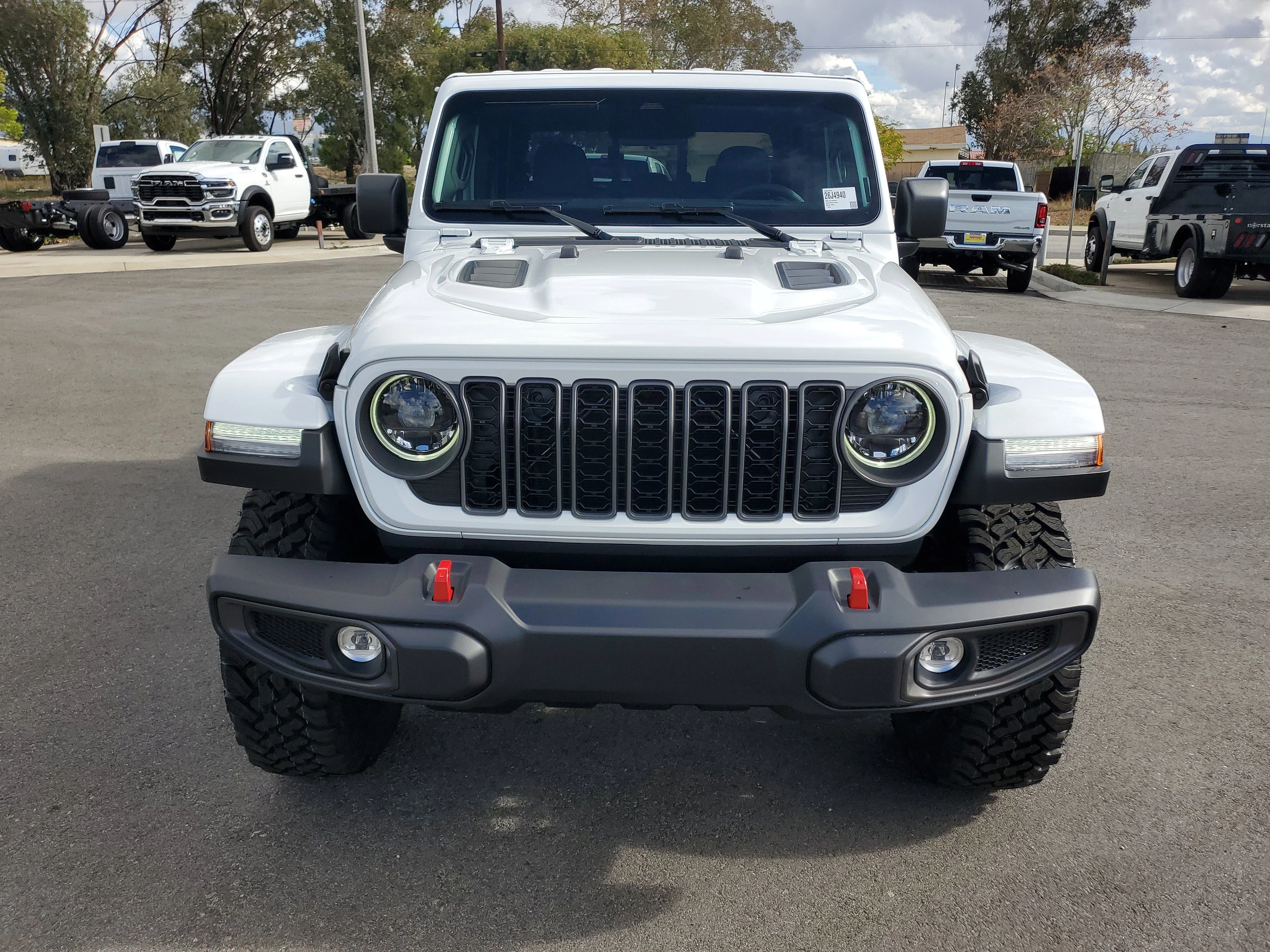 New 2026 Bright White Clear-Coat Exterior Paint Jeep Rubicon image 9