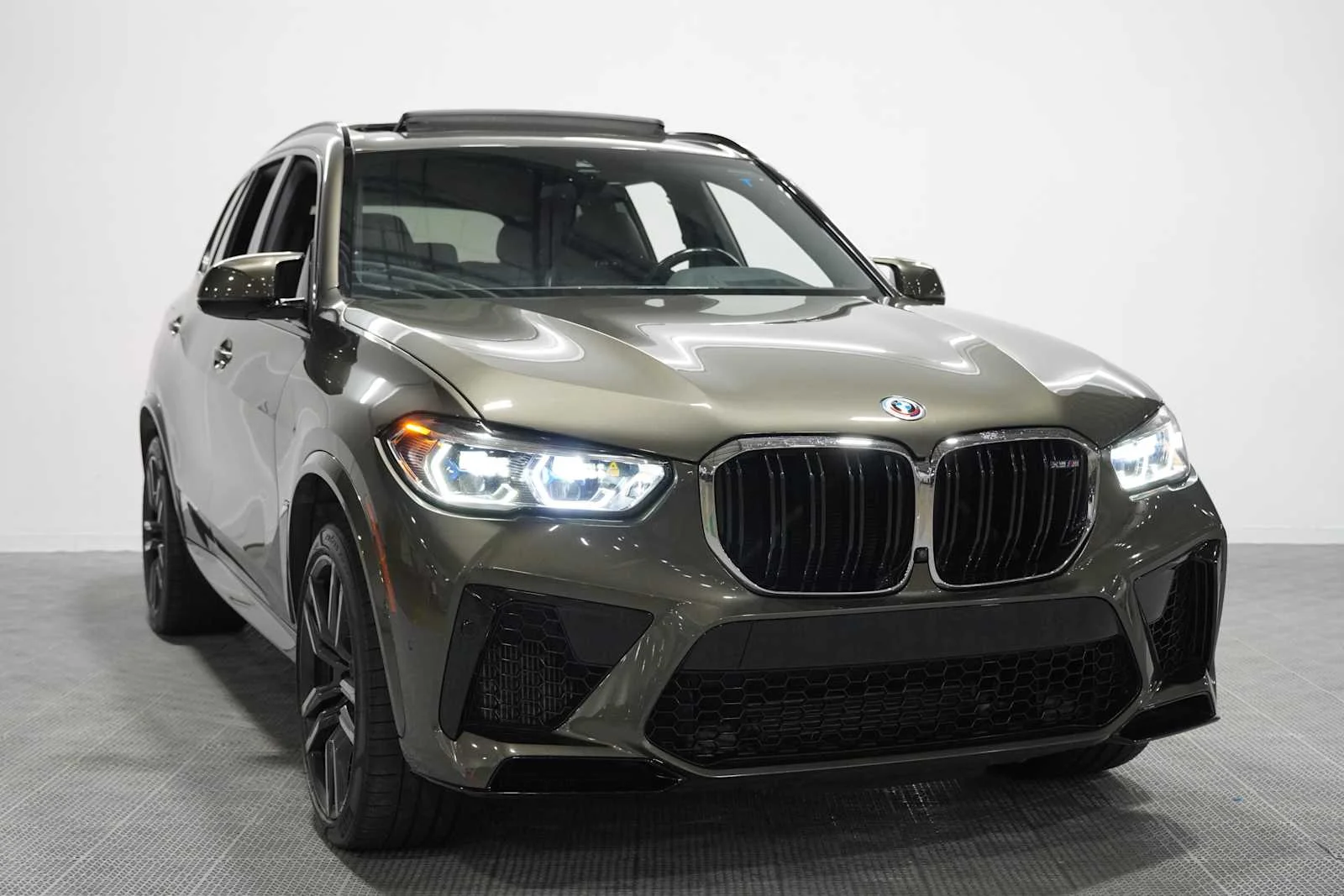 Used 2022 Manhattan Green Metallic BMW  image 3