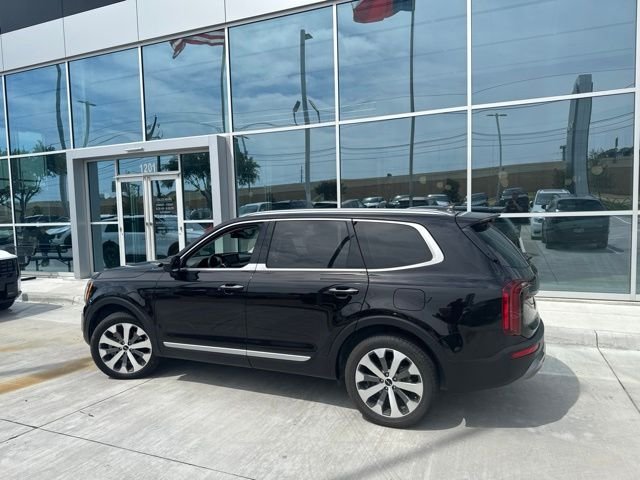 Used 2022 Black Kia S image 26