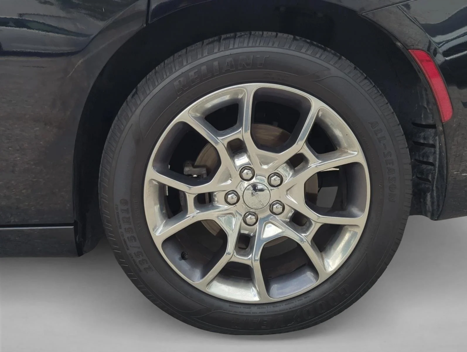Used 2016 Pitch Black Clearcoat Dodge SXT image 9