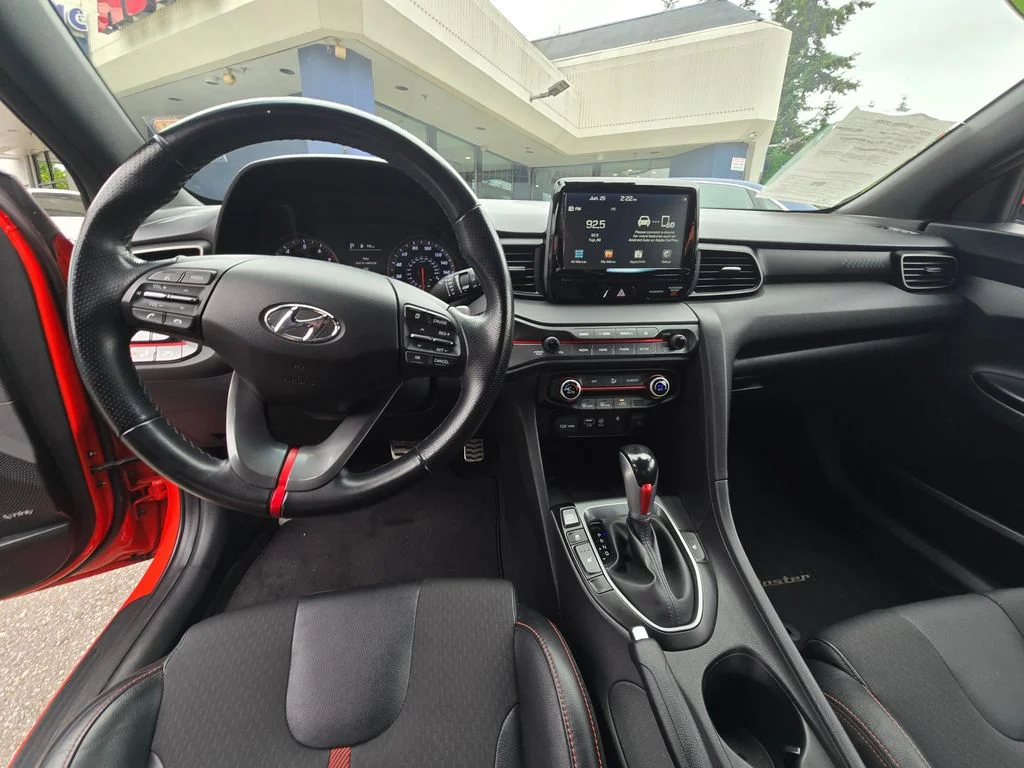 2021 Hyundai Veloster - Photo 17