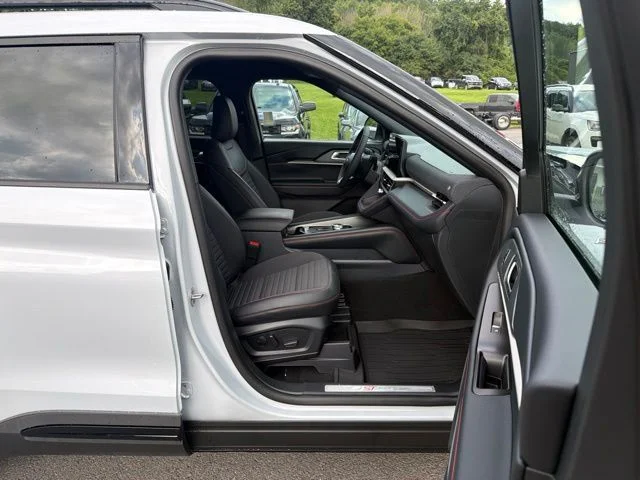New 2026 Space White Metallic Ford ST-Line image 36