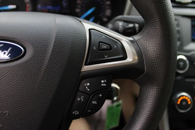 Used 2014 Red Ford SE image 6