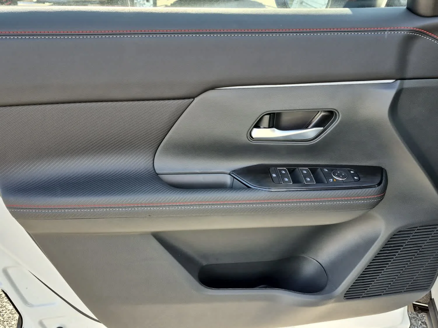 2026 Nissan KICKS SR AWD - Photo 9