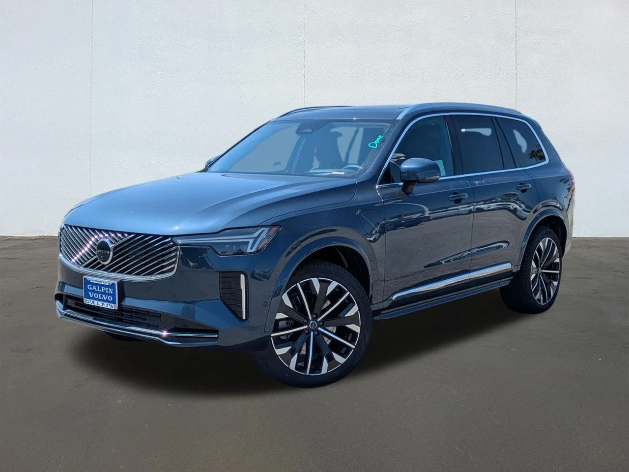 2026 Volvo XC90 T8 Recharge Ultra Bright 4WD's photo