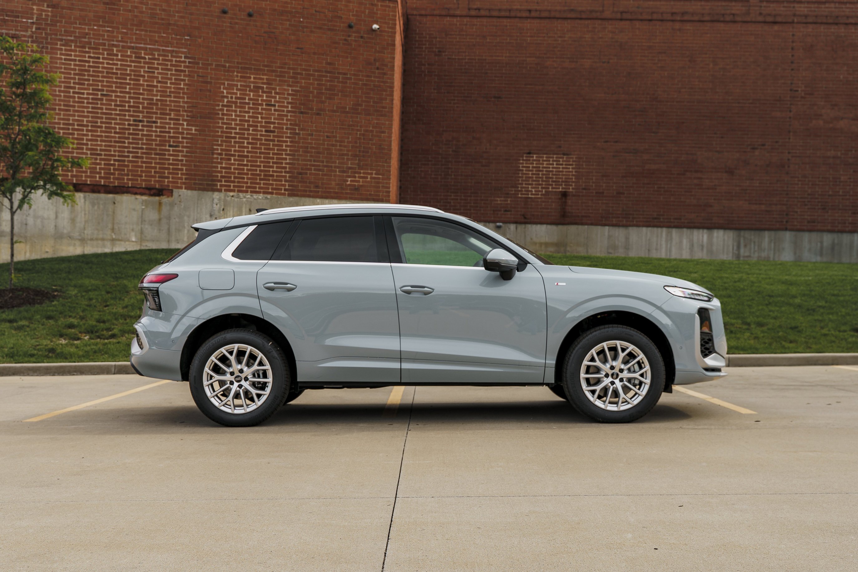 New 2026 Arrow Gray Pearl Effect Audi S line image 3