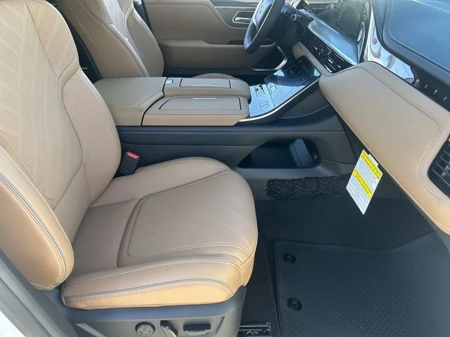 New 2027 RADIANT WHITE INFINITI Luxe 4WD image 13
