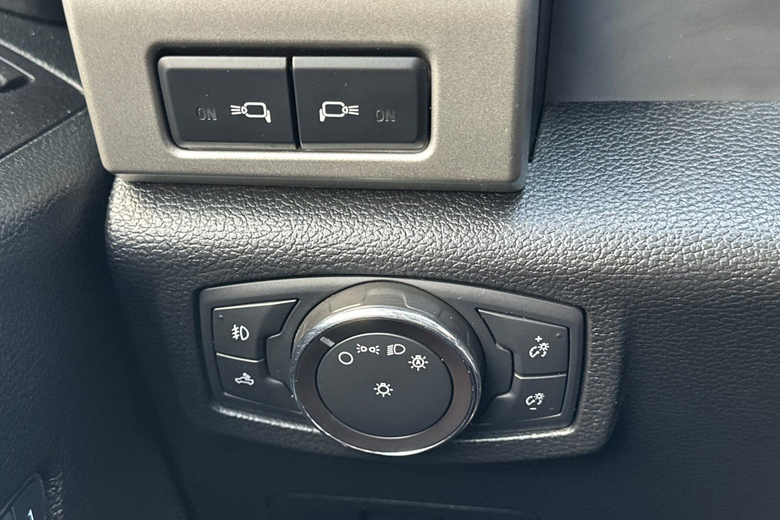 Used 2018 Red Ford Lariat image 28