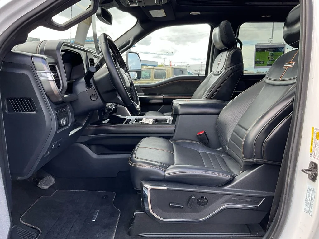 Used 2024 STAR WHITE Ford Platinum image 17