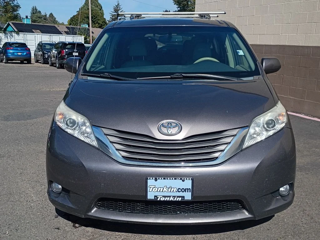 Used 2014 Predawn Gray Mica Toyota XLE image 12