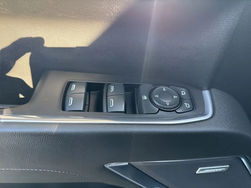 Used 2022 Summit White Chevrolet RST image 26